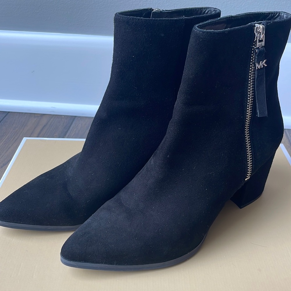 COPY - Almost like new classic Michael Michael Kors black suede ankle boots wit…
